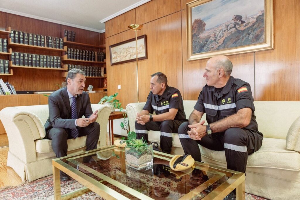 Tierraseca hace balance con el jefe de la UME de la campaña de incendios forestales y de la DANA