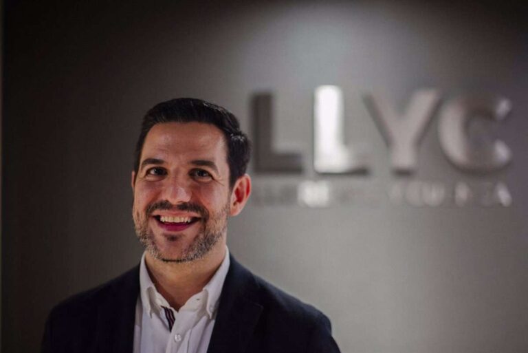 Roberto Carreras, experto en marketing conversacional: "La IA no nos quitará el trabajo; lo hará quien sepa usar la IA"