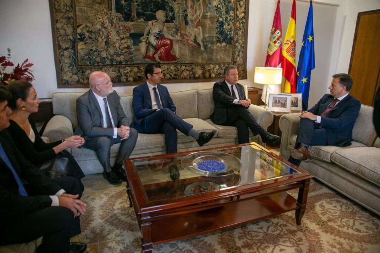 Serrano solicita a Page aumentar los servicios de urgencias en Albacete y construir la autovía que conecte con Cuenca