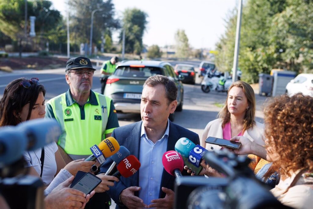 La Guardia Civil propondrá sancionar al alcalde de Pantoja por exhibir un arma en la fiestas locales