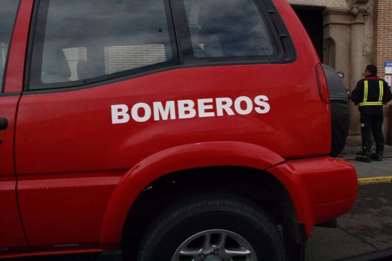 Atendida por inhalación de humo tras el incendio en una vivienda de Toledo que obligó a desalojar el edificio