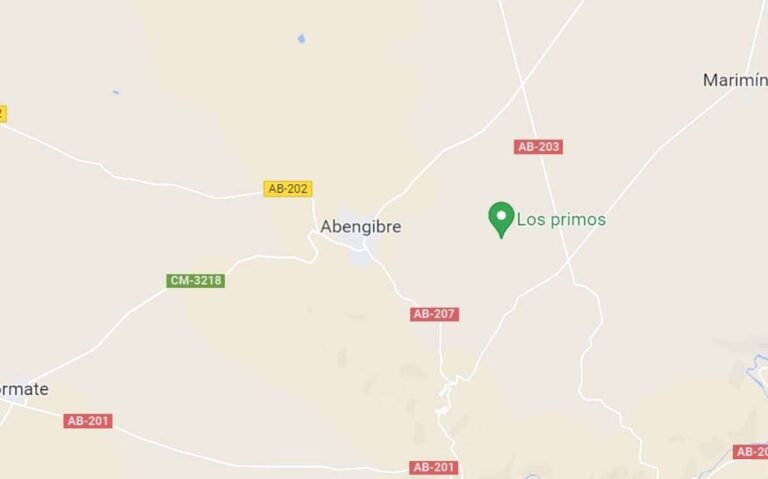 Desalojados los trabajadores de una empresa de madera en Abengibre (Albacete) tras desatarse un incendio