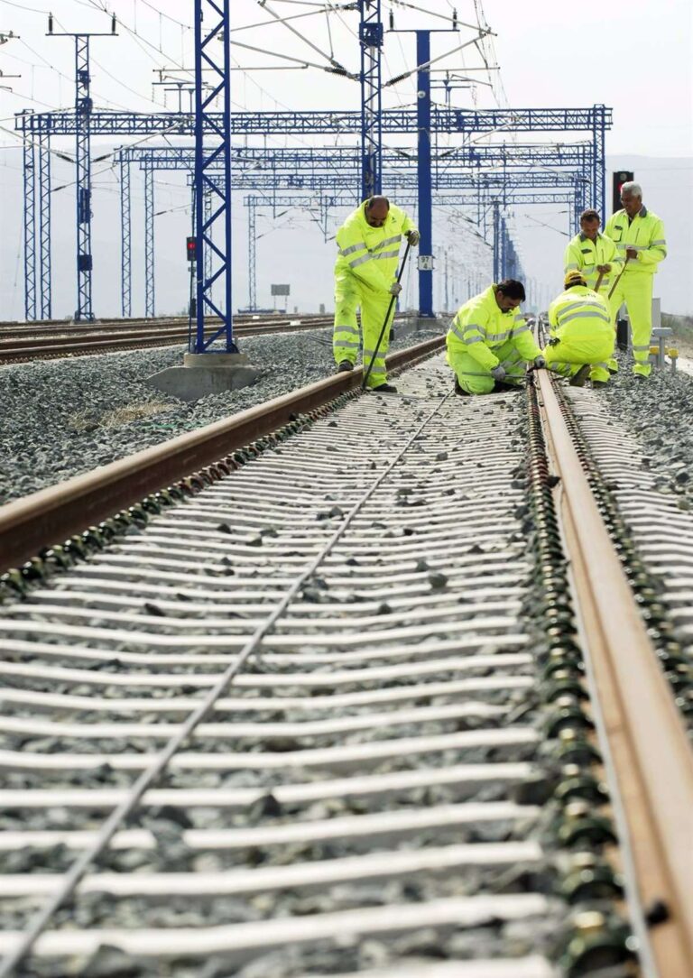 La incidencia ferroviaria en Monteagudo de las Salinas (Cuenca) ha detenido a 4 trenes con 477 pasajeros