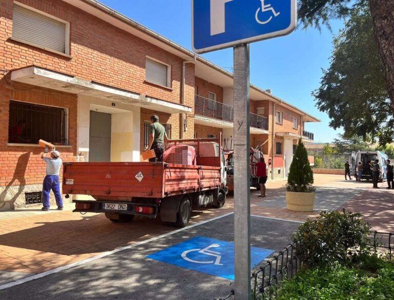 Policía Local Azuqueca desaloja "sin incidentes" la antigua residencia de El Vallejo tras ocupación ilegal del inmueble