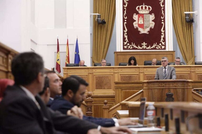 Planes de empleo y políticas de igualdad, a debate este jueves en el pleno de las Cortes C-LM