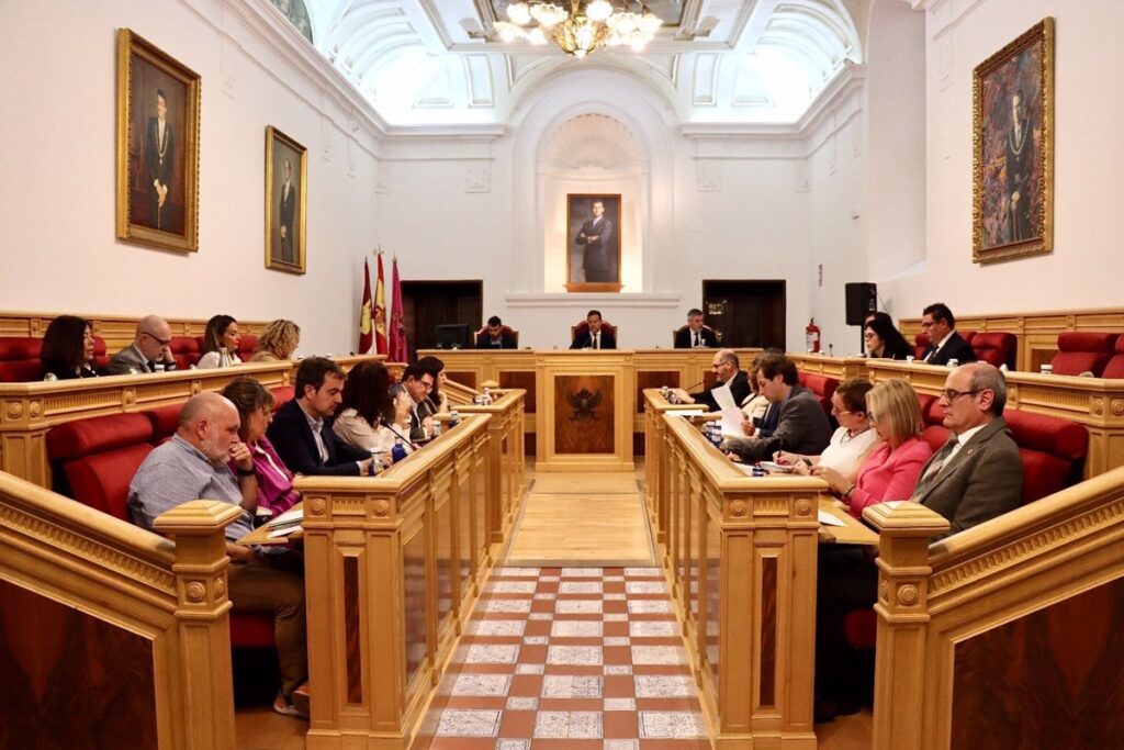Pleno de Toledo aprueba una moción de PP a favor de Constitución y rechaza otra de PSOE e IU sobre políticas de igualdad