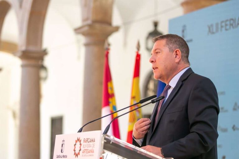 Page pide aprovechar Fiesta Nacional "para hacer una defensa a ultranza ante los que usan la identidad para confrontar"