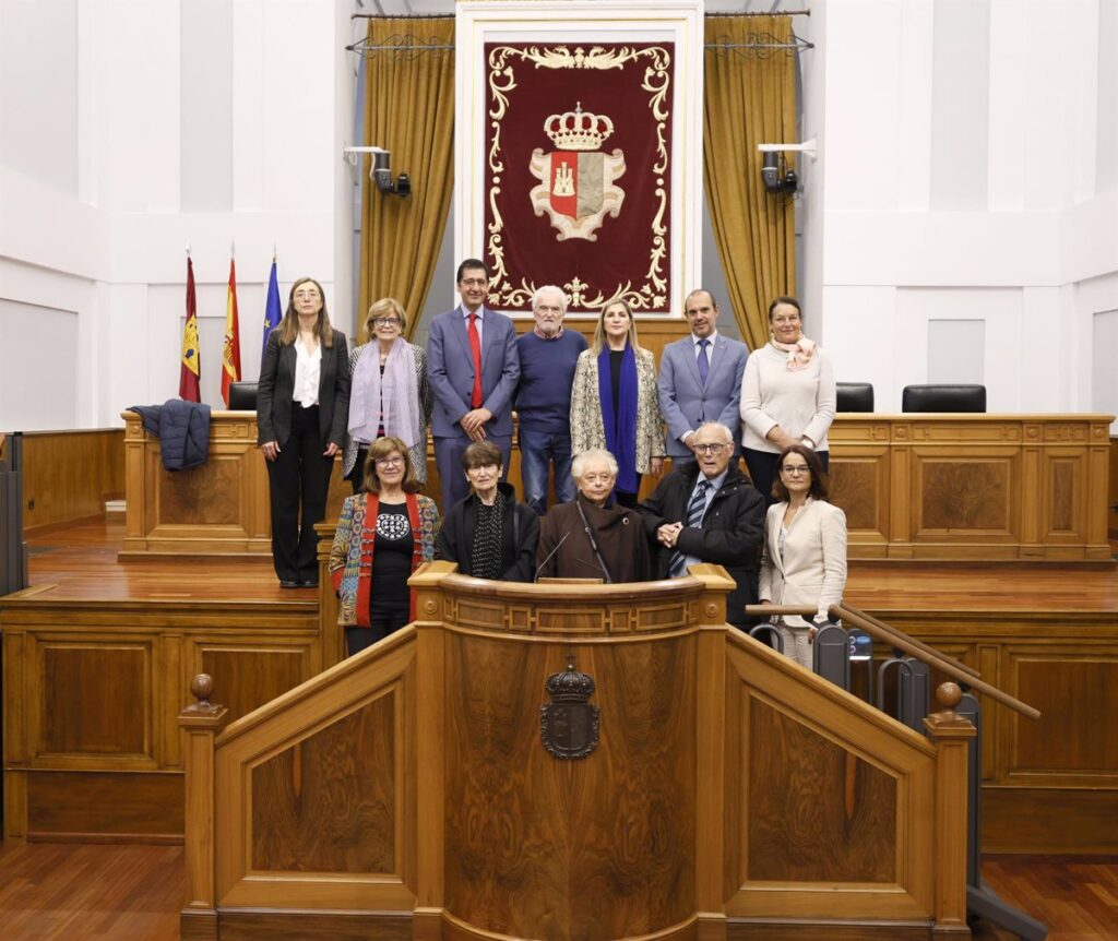 Bellido anuncia su intención de crear una asociación con exdiputados de estos 40 años de trayectoria de las Cortes