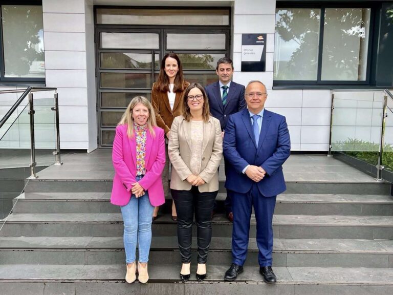 Repsol Puertollano y Gobierno C-LM certifican su compromiso común ante los grandes retos de la transformación industrial