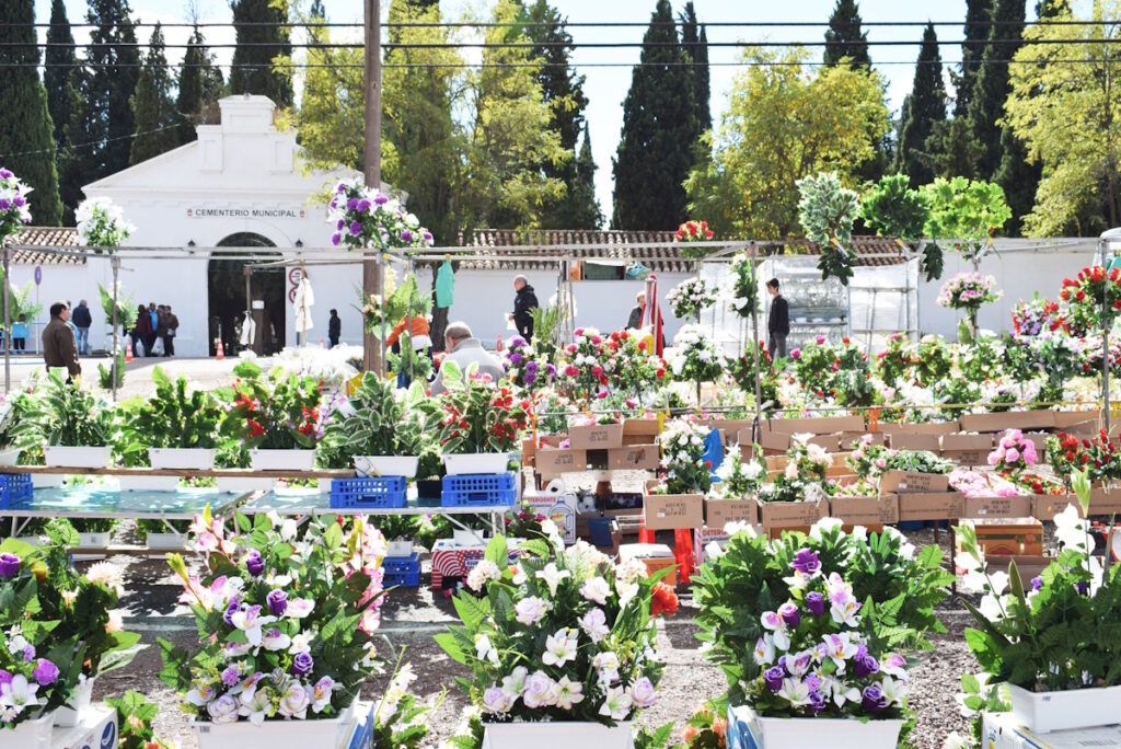 puestos flores velas cementerio puertollano