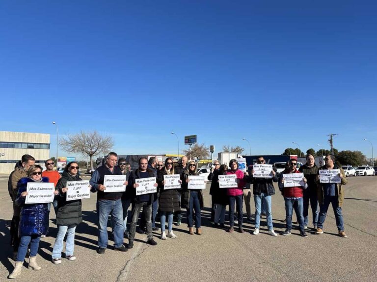 Las autoescuelas de Ciudad Real vuelven a manifestarse para reclamar más examinadores y "desatascar" las pruebas