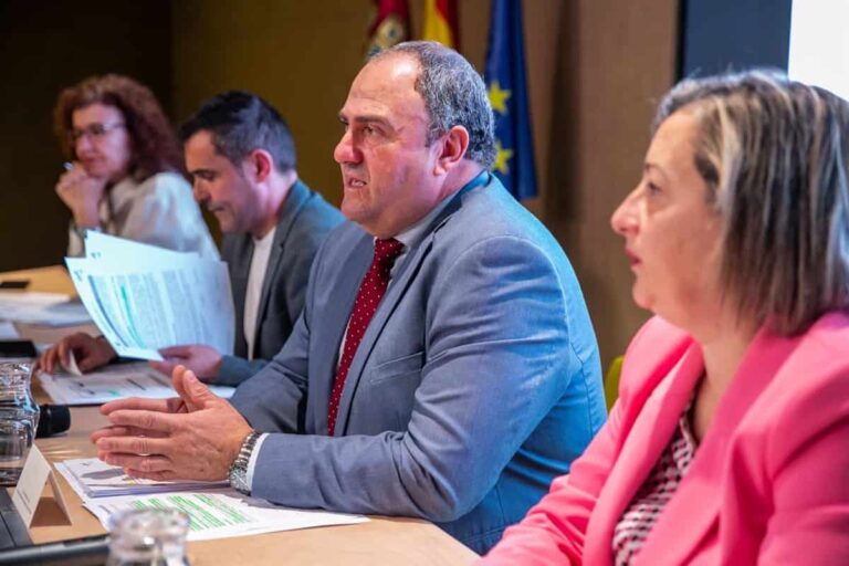 C-LM evalúa las posibilidades de acuerdo para crear "sensatamente y pausadamente" la Interprofesional del Vino