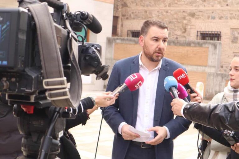 PSOE C-LM felicita a Sánchez y espera que puedan seguir aumentándose los salarios, pensiones e inversiones de la región