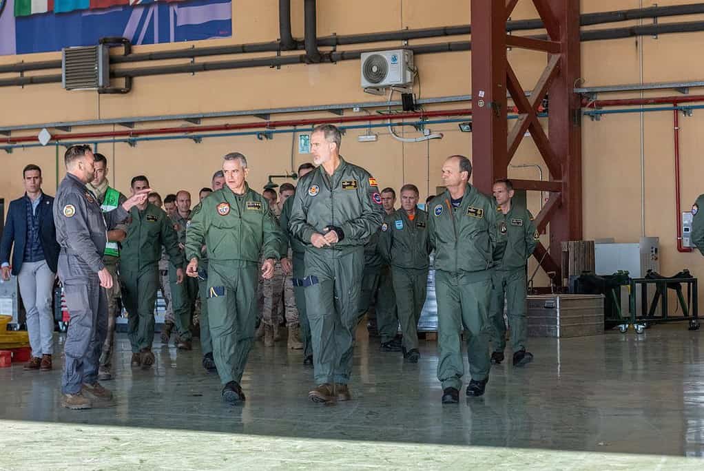 El Rey Felipe VI conoce el nuevo programa del TLP en la Base Aérea de Albacete