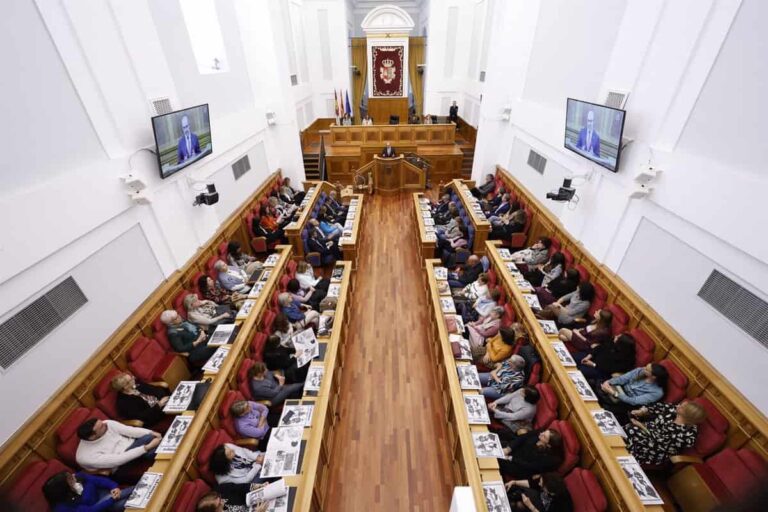 Ewa Widlak pide seguir avanzando en igualdad al celebrar en Cortes C-LM el 90 aniversario del voto femenino en España