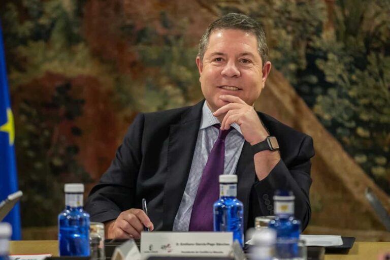 Page a Sánchez tras ser investido: "Puedes contar con C-LM para construir un país con más igualdad entre los españoles"