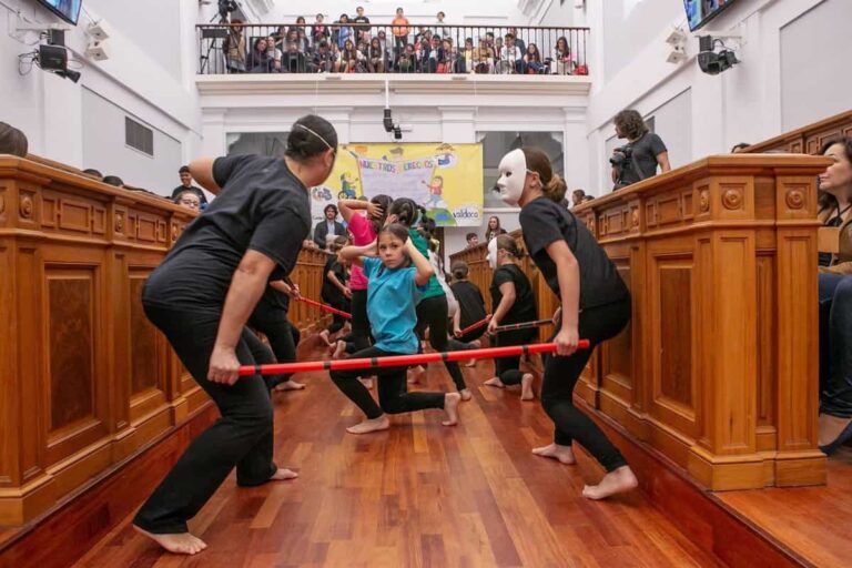 Los niños reivindican en las Cortes su derecho a ser protegidos, escuchados y a participar en la vida de C-LM