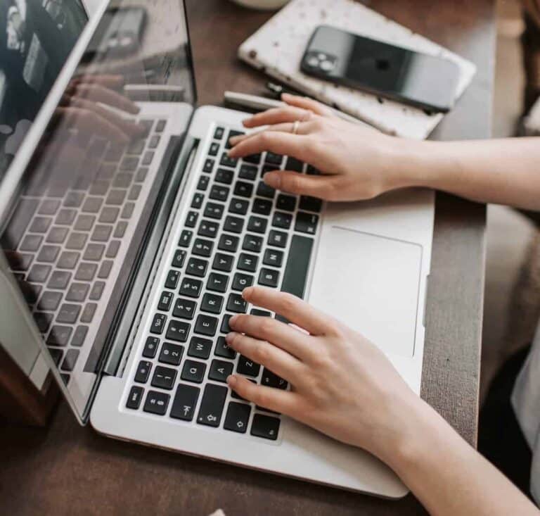 El 52,7% de los castellanomanchegos de entre 16 y 74 años ha comprado en Internet en los últimos 3 meses, según el INE