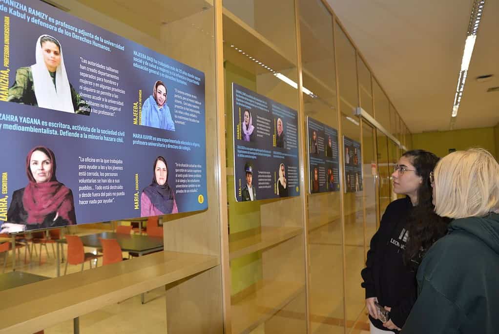 El Campus de Ciudad Real acoge una exposición de mujeres afganas que luchan por su futuro bajo el poder talibán