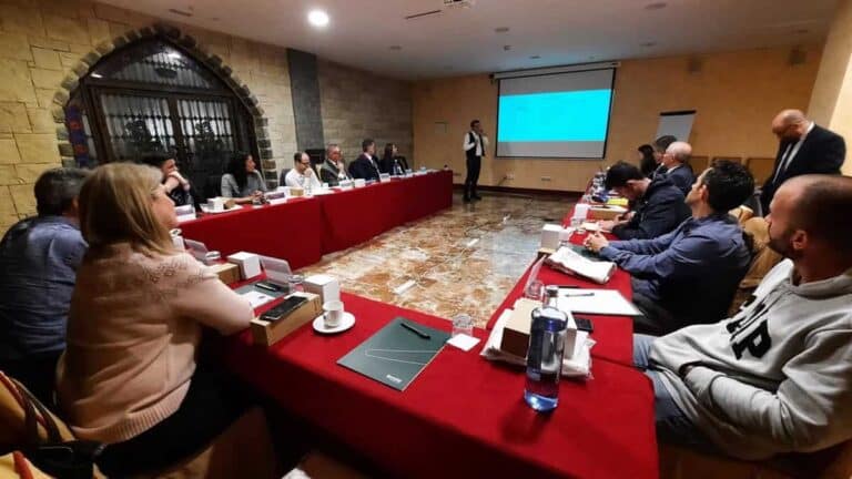 Renfe continúa sus encuentros con usuarios de los servicios Avant de C-LM para mejorar su experiencia de viaje