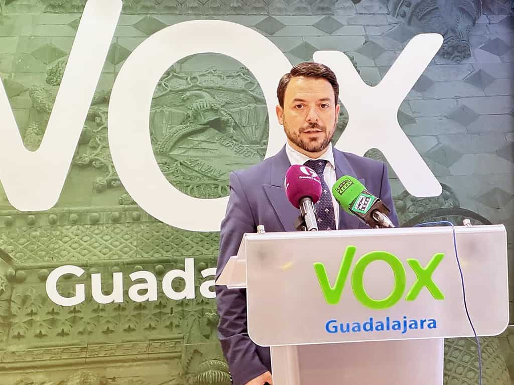 Vox acusa al alcalde de Pioz de "comprar las voluntades" de dos ediles de su formación