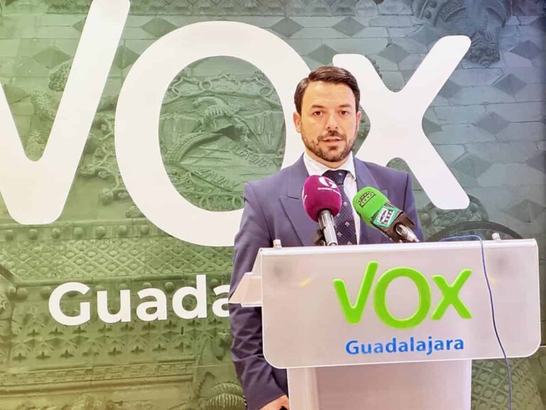 Vox acusa al alcalde de Pioz de "comprar las voluntades" de dos ediles de su formación