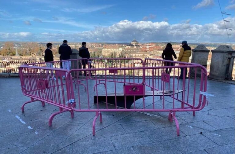 La estatua en homenaje a Bahamontes en Toledo sufre un nuevo acto vandálico y amanece en el suelo