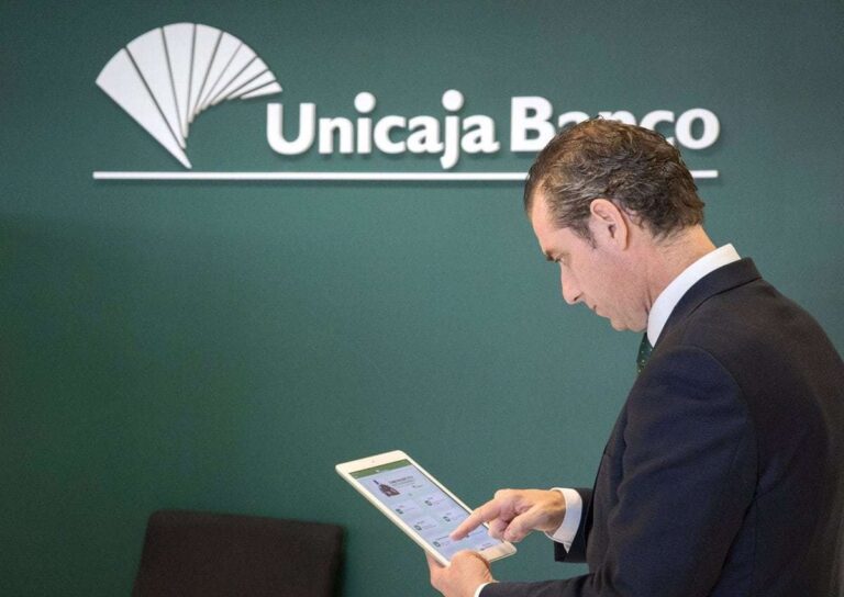 Los sindicatos y Unicaja Banco acuerdan una subida salarial que mejora la retribución al 100% de la plantilla