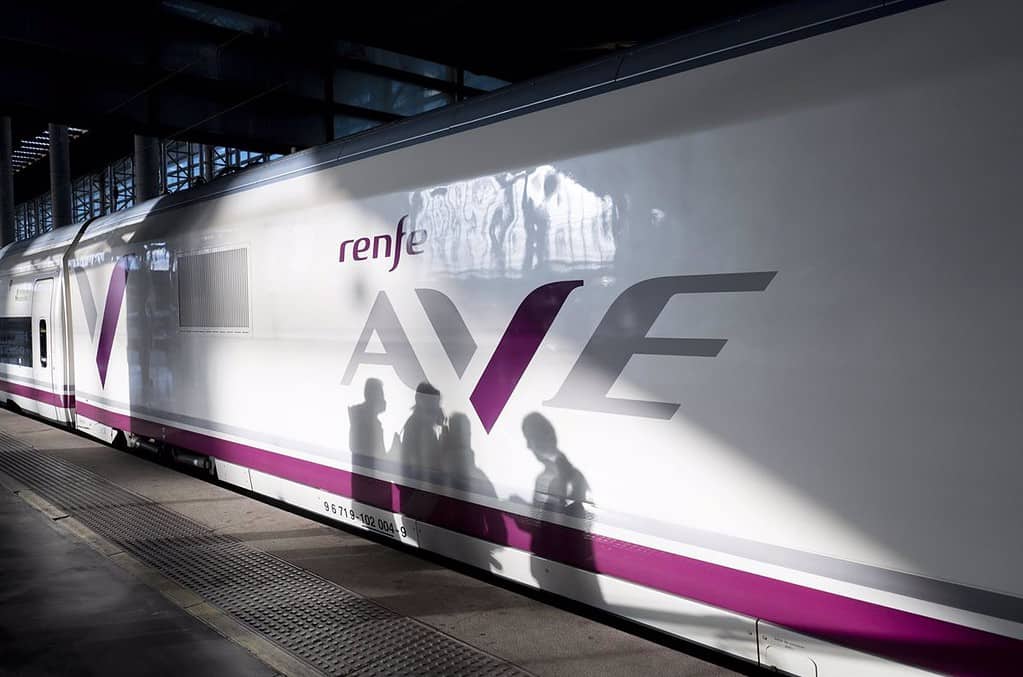 Adif adjudica por 27 millones la renovación de 47 desvíos de la línea de alta velocidad Madrid-Sevilla