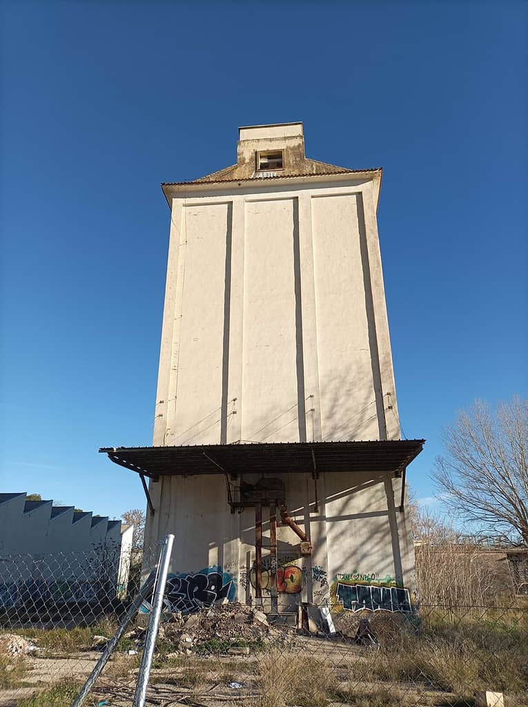 Aike propone recuperar el antiguo silo de la estación de ferrocarril de Guadalajara y convertirlo en un rocódromo