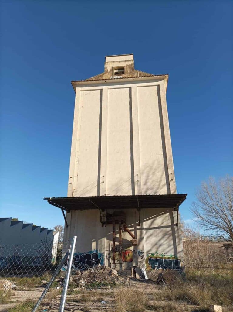 Aike propone recuperar el antiguo silo de la estación de ferrocarril de Guadalajara y convertirlo en un rocódromo