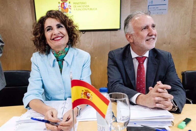 El Gobierno reunirá en enero a las CCAA de manera bilateral para explicar la condonación de deuda pactada por PSOE y ERC