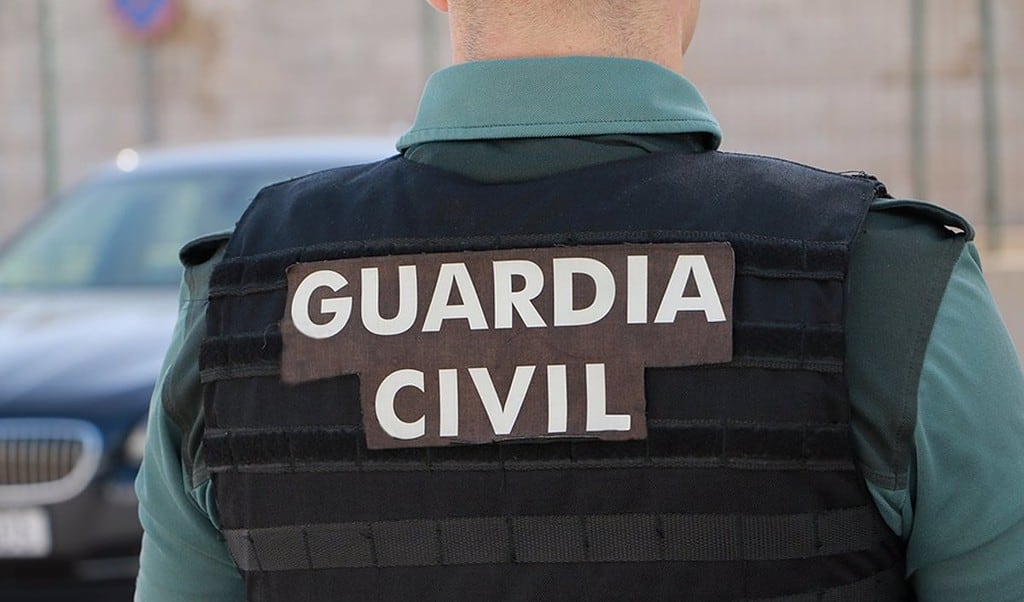 Detienen a una persona en Alcázar por estafar a establecimientos simulando ser agente de la Guardia Civil