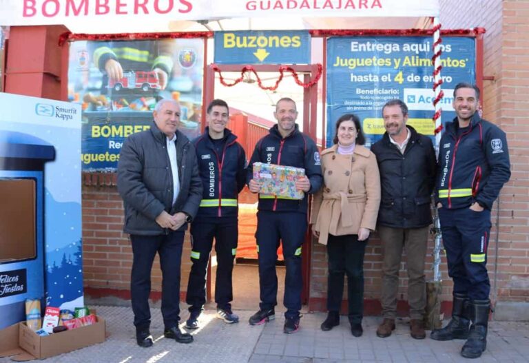 Bomberos de Guadalajara ponen en marcha una recogida de juguetes y alimentos hasta el 4 de enero