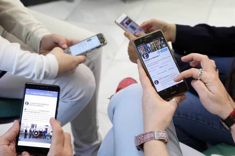 C-LM se suma a la posición del Ministerio de Educación de regular el uso de los teléfonos móviles en las aulas