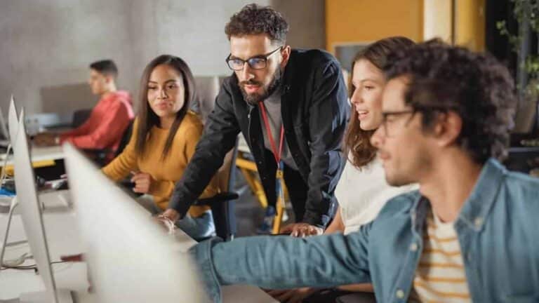 C-LM publica la convocatoria de grupos de trabajo, seminarios y cursos de formación en centro para el curso 2023-2024