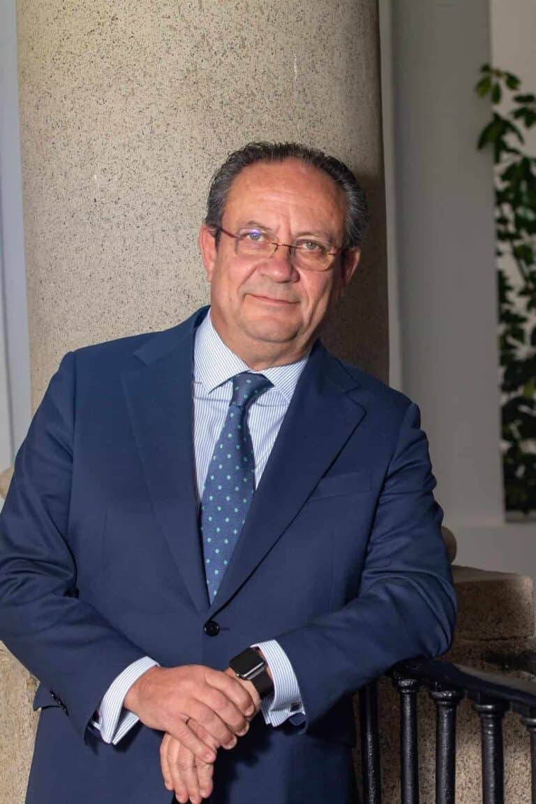 C-LM llega al CPFF lamentando el escaso orden del día y alertando de que Cataluña come "a la carta" y el resto de menú