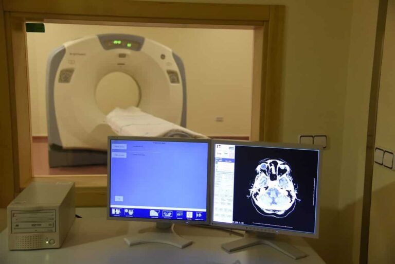 Page avanza que Castilla-La Mancha universalizará el Servicio de Medicina Nuclear "en los próximos dos años"