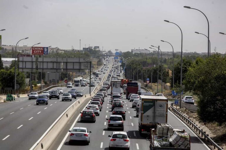 Retenciones de tráfico en la A-42 dirección Toledo en el inicio de la operación salida
