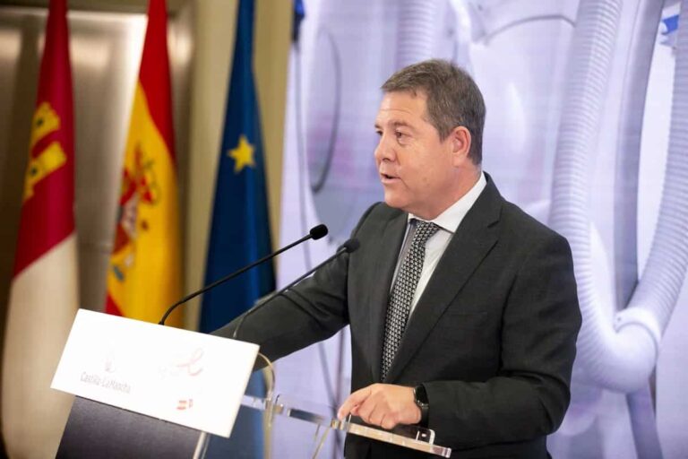 García-Page garantiza los recursos en el cuidado del cáncer infantil y asegura que son "una prioridad absoluta"