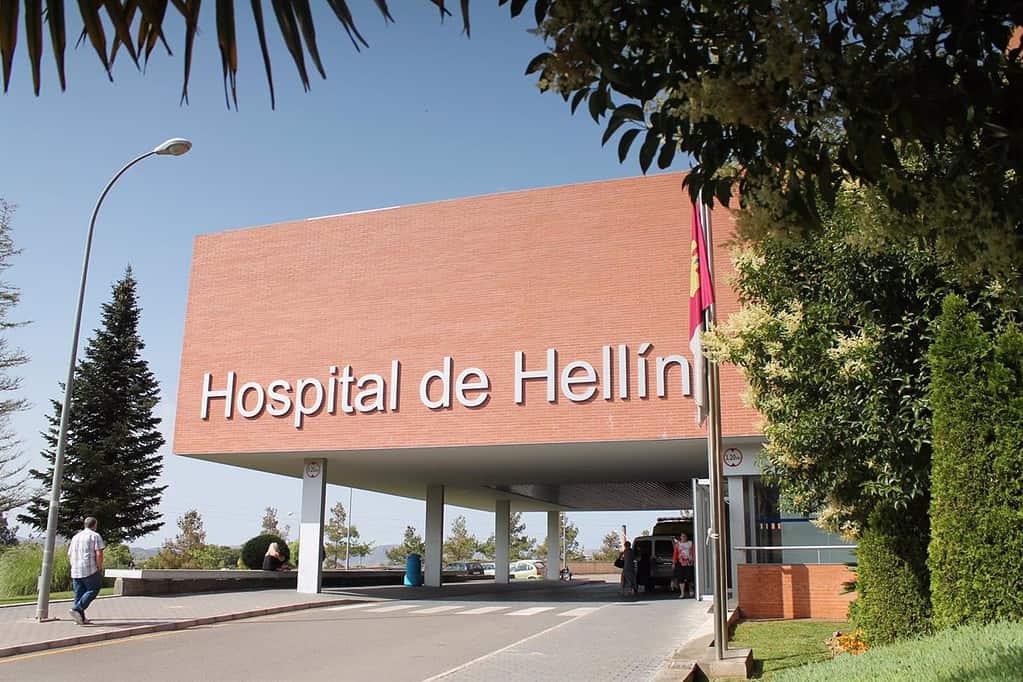 Trasladadas al hospital cuatro personas tras la salida de la vía de un minibús en Tobarra (Albacete)