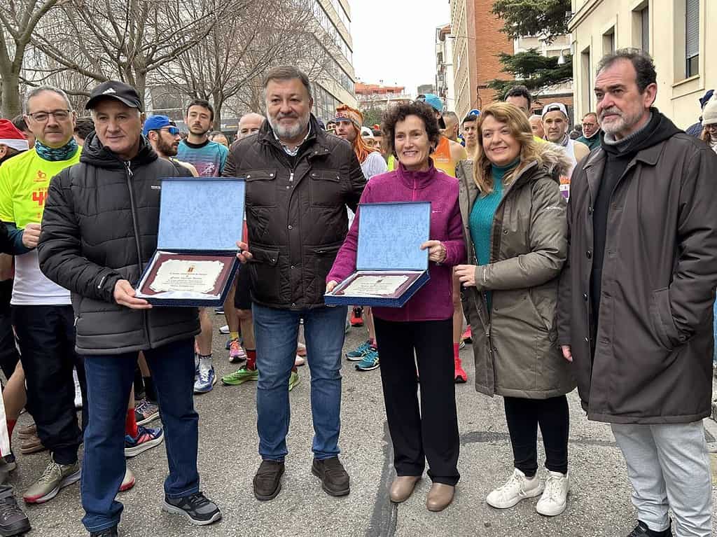 Cuenca homenajea a Ángel Valero y Teresa Esteso por ser "historia viva" de su Carrera del Pavo
