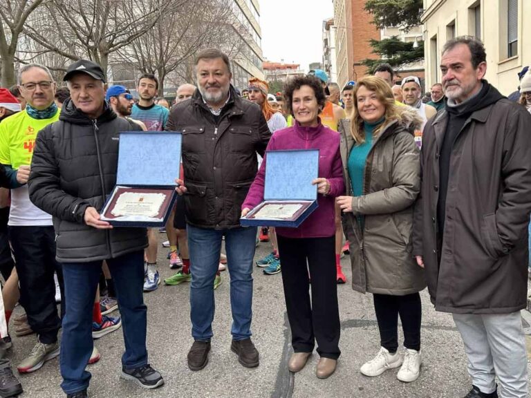 Cuenca homenajea a Ángel Valero y Teresa Esteso por ser "historia viva" de su Carrera del Pavo