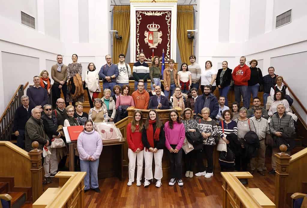 Más de 60 personas celebran el Día de la Constitución visitando las Cortes de C-LM