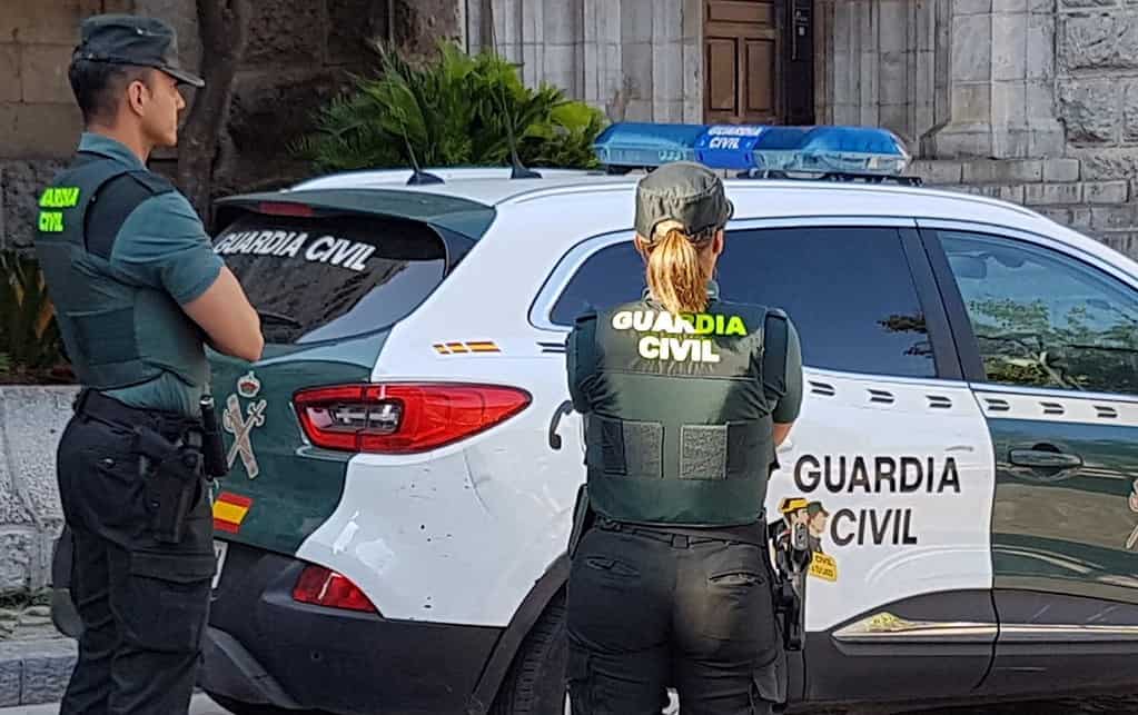 Investigan hallazgo de dos fallecidos en el interior de un coche con heridas de arma de fuego en Casarrubios