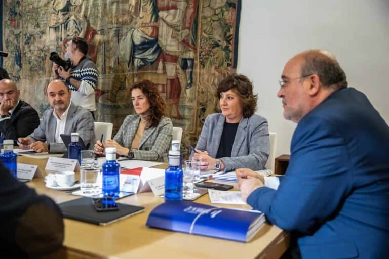 Avanzar en empleo, formación y salud laboral, retos del Consejo de Diálogo Social, que dobla actividad tras 33 reuniones