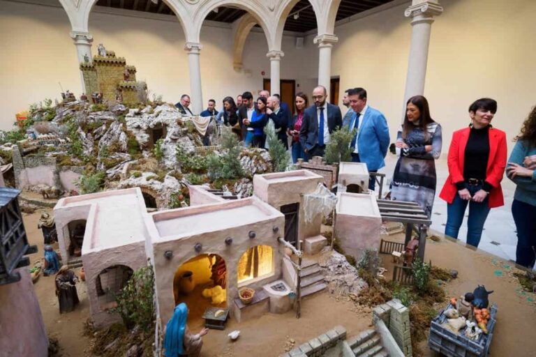El Claustro de la Asunción acoge el Belén de la Diputación de Albacete, con un juego interactivo y el "deseo de la paz"