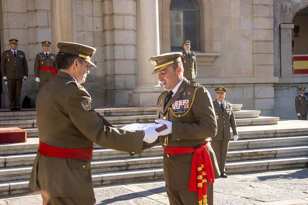 El JEME entrega en la Academia de Infantería de Toledo el premio 'Gran Capitán' al teniente general Julio Salom