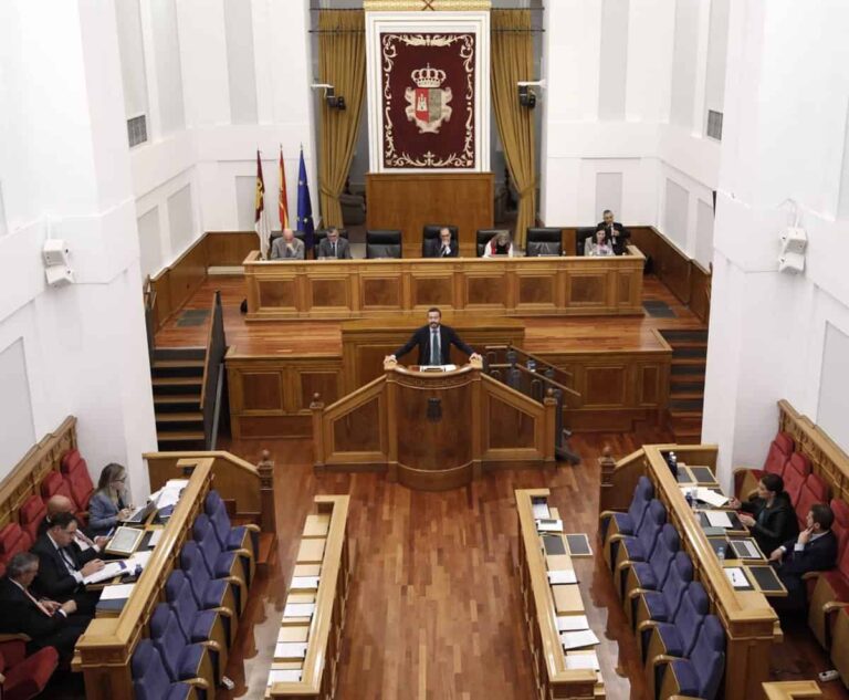 IU aboga por una horquilla parlamentaria de entre 62 y 64 diputados en C-LM y una circunscripción única