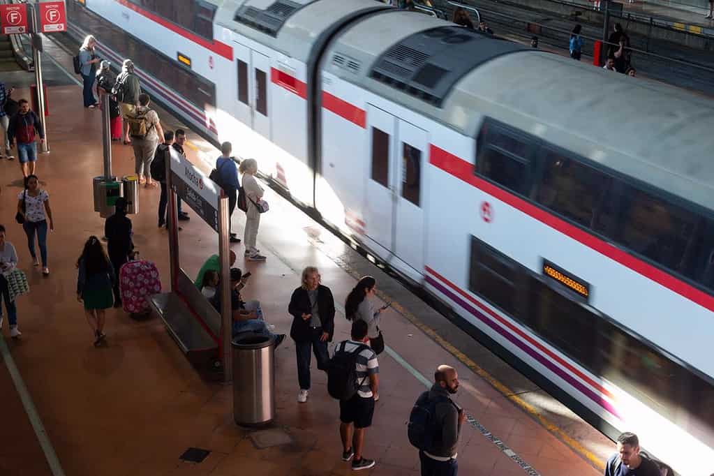 La salida de vía de un tren en Atocha afecta a la circulación de la línea C-2 de Cercanías a Guadalajara